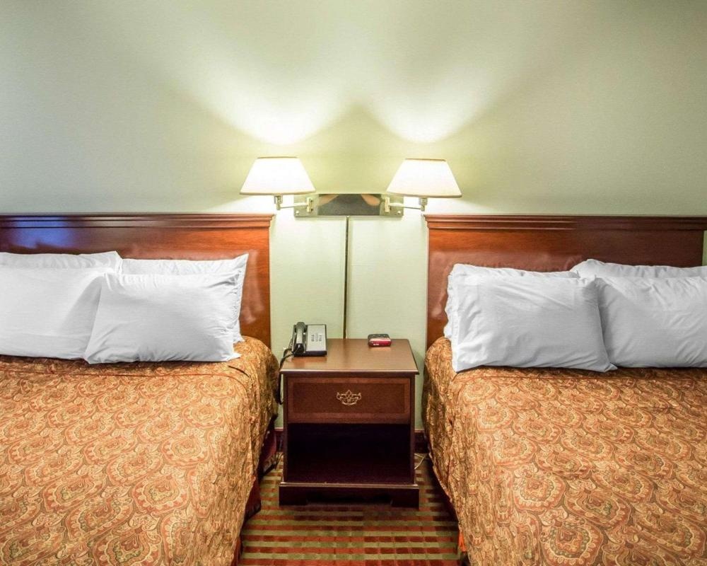 Rodeway Inn Lakeville